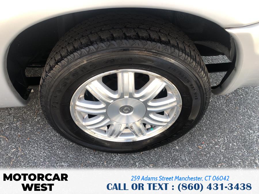 2006 Chrysler Town & Country LWB 4dr Touring, available for sale in Manchester, Connecticut | Motorcar West. Manchester, Connecticut 2006 Chrysler Town & Country LWB 4dr Touring, available for sale in Manchester, Connecticut | Motorcar West. Manchester, Connecticut