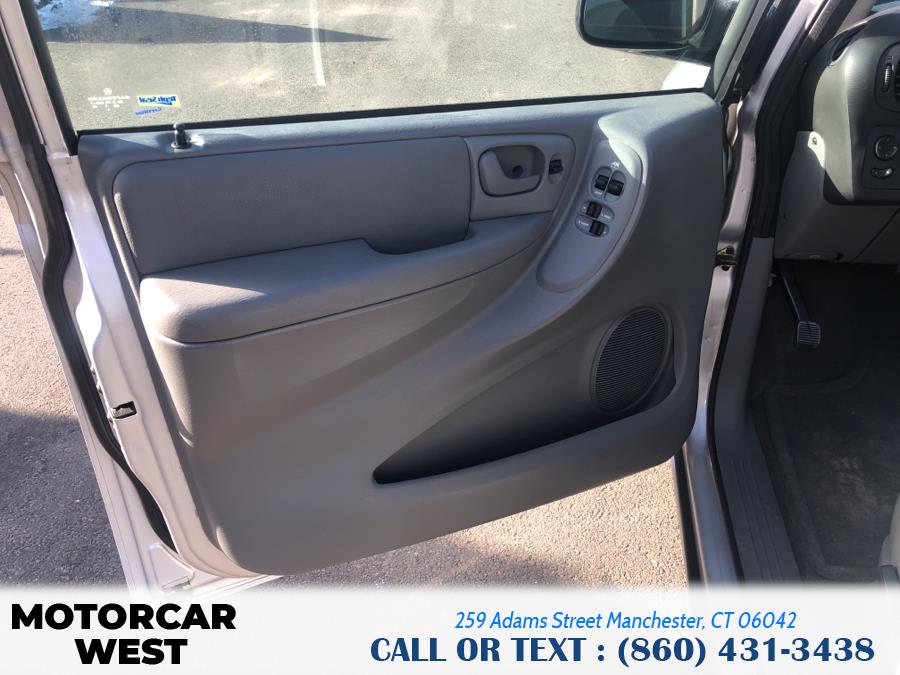 2006 Chrysler Town & Country LWB 4dr Touring, available for sale in Manchester, Connecticut | Motorcar West. Manchester, Connecticut 2006 Chrysler Town & Country LWB 4dr Touring, available for sale in Manchester, Connecticut | Motorcar West. Manchester, Connecticut