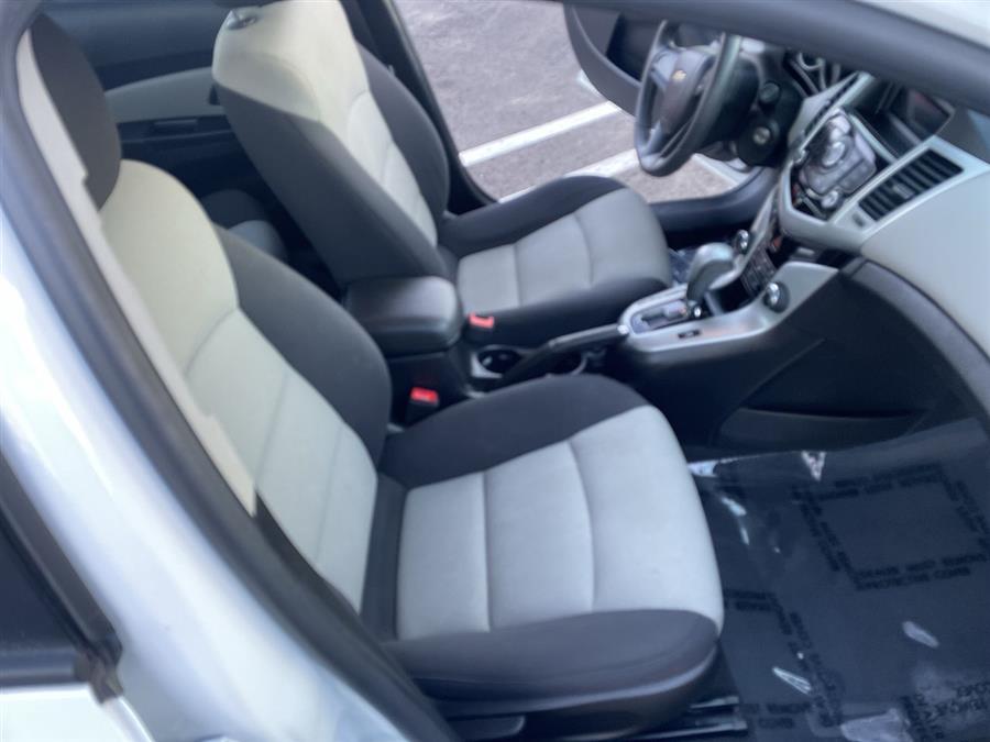 Used Chevrolet Cruze 4dr Sdn Auto LS 2014 | Wiz Leasing Inc. Stratford, Connecticut Used Chevrolet Cruze 4dr Sdn Auto LS 2014 | Wiz Leasing Inc. Stratford, Connecticut