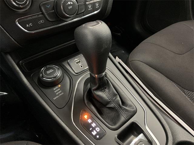 Used Jeep Cherokee Latitude 2019 | Eastchester Motor Cars. Bronx, New York Used Jeep Cherokee Latitude 2019 | Eastchester Motor Cars. Bronx, New York
