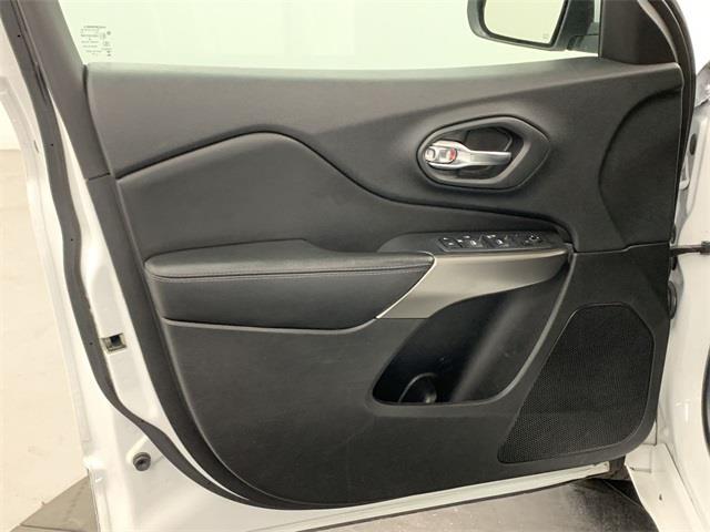 Used Jeep Cherokee Latitude 2019 | Eastchester Motor Cars. Bronx, New York Used Jeep Cherokee Latitude 2019 | Eastchester Motor Cars. Bronx, New York