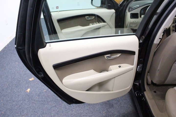 Used Volvo V70 4dr Wgn 2008 | New England Auto Sales LLC. Plainville, Connecticut Used Volvo V70 4dr Wgn 2008 | New England Auto Sales LLC. Plainville, Connecticut