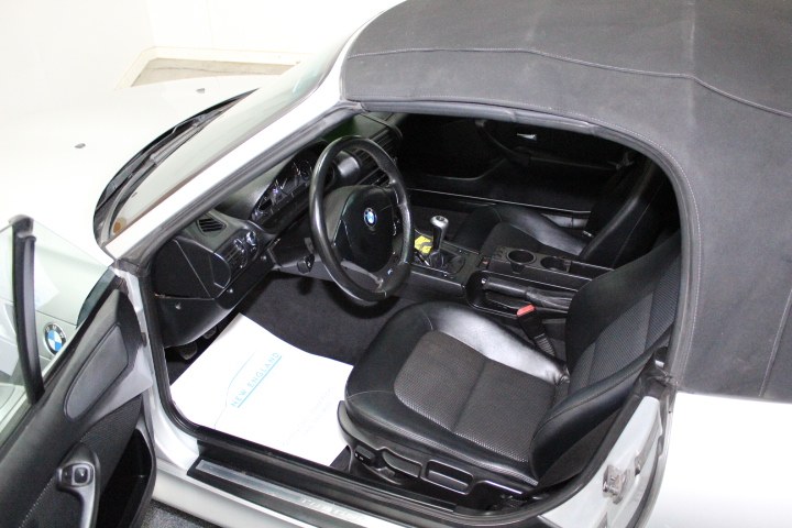 Used BMW Z3 Z3 2dr Roadster 2.5L 2000 | New England Auto Sales LLC. Plainville, Connecticut Used BMW Z3 Z3 2dr Roadster 2.5L 2000 | New England Auto Sales LLC. Plainville, Connecticut
