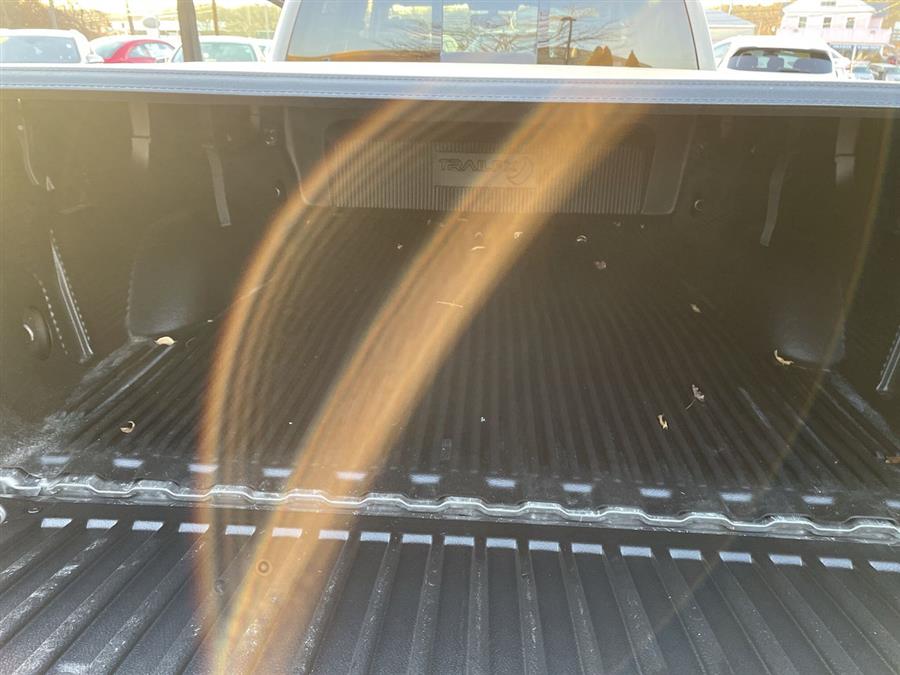 2015 GMC Sierra 1500 4WD Crew Cab 153.0" SLE, available for sale in Stratford, Connecticut | Wiz Leasing Inc. Stratford, Connecticut 2015 GMC Sierra 1500 4WD Crew Cab 153.0" SLE, available for sale in Stratford, Connecticut | Wiz Leasing Inc. Stratford, Connecticut