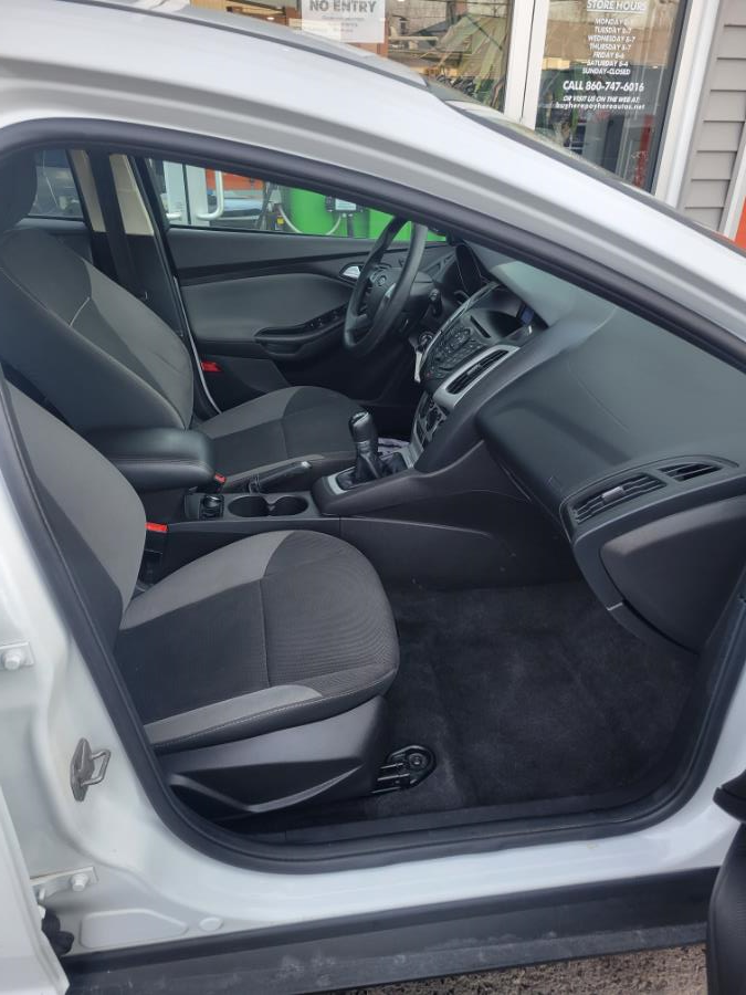 Used Ford Focus 5dr HB SE 2013 | Chris's Auto Clinic. Plainville, Connecticut Used Ford Focus 5dr HB SE 2013 | Chris's Auto Clinic. Plainville, Connecticut