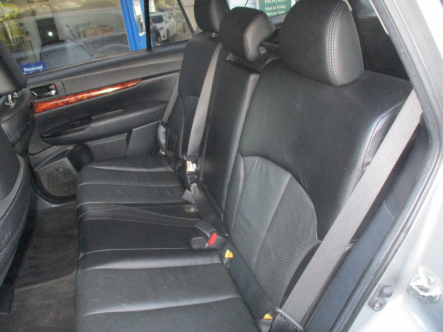 Used Subaru Outback 4dr Wgn H4 Auto 2.5i Limited Pwr Moon 2011 | Cos Central Auto. Meriden, Connecticut Used Subaru Outback 4dr Wgn H4 Auto 2.5i Limited Pwr Moon 2011 | Cos Central Auto. Meriden, Connecticut