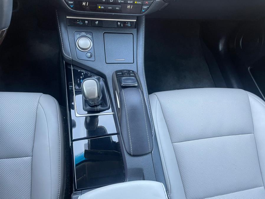 2017 Lexus ES ES 350 FWD, available for sale in Manchester, Connecticut | Carsonmain LLC. Manchester, Connecticut 2017 Lexus ES ES 350 FWD, available for sale in Manchester, Connecticut | Carsonmain LLC. Manchester, Connecticut