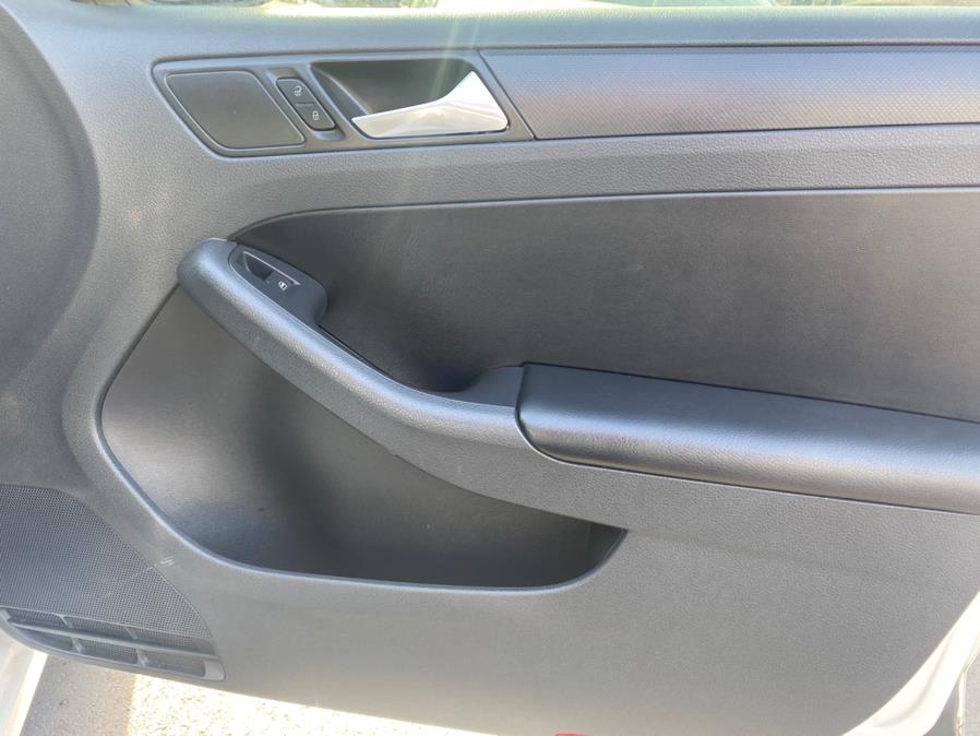 Used Volkswagen Jetta Sedan 4dr Man SE PZEV 2014 | Lava Motors 2 Inc. Canton, Connecticut Used Volkswagen Jetta Sedan 4dr Man SE PZEV 2014 | Lava Motors 2 Inc. Canton, Connecticut