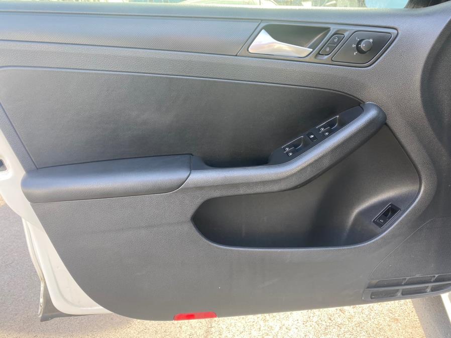Used Volkswagen Jetta Sedan 4dr Man SE PZEV 2014 | Lava Motors 2 Inc. Canton, Connecticut Used Volkswagen Jetta Sedan 4dr Man SE PZEV 2014 | Lava Motors 2 Inc. Canton, Connecticut