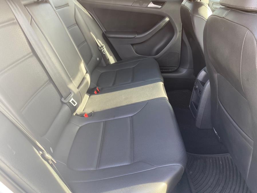 Used Volkswagen Jetta Sedan 4dr Man SE PZEV 2014 | Lava Motors 2 Inc. Canton, Connecticut Used Volkswagen Jetta Sedan 4dr Man SE PZEV 2014 | Lava Motors 2 Inc. Canton, Connecticut