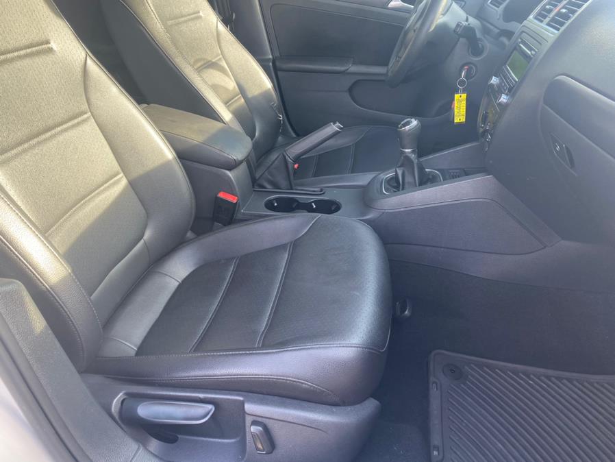 Used Volkswagen Jetta Sedan 4dr Man SE PZEV 2014 | Lava Motors 2 Inc. Canton, Connecticut Used Volkswagen Jetta Sedan 4dr Man SE PZEV 2014 | Lava Motors 2 Inc. Canton, Connecticut