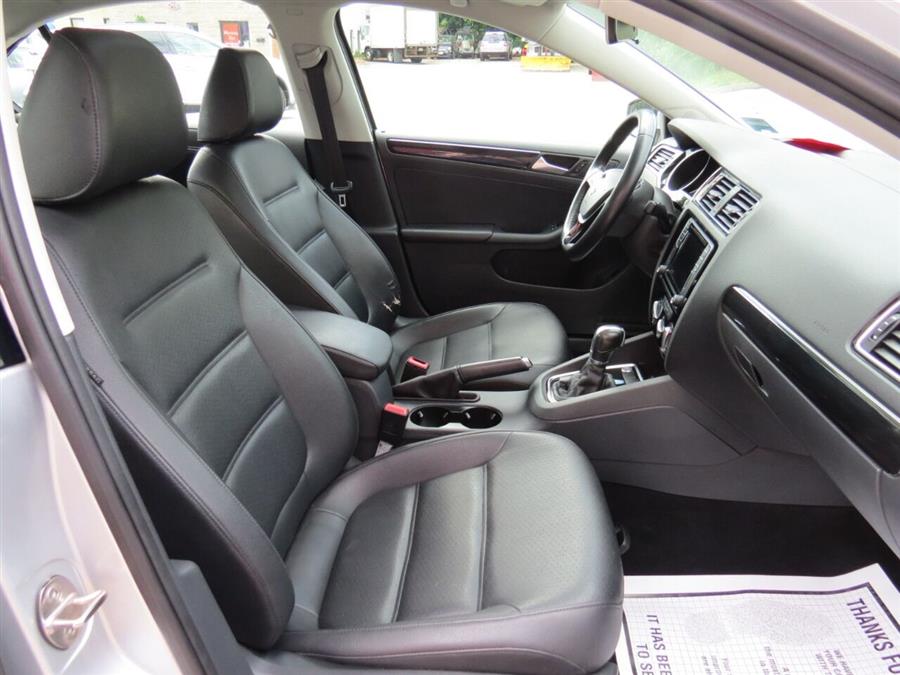 Used Volkswagen Jetta 1.8T SEL PZEV 4dr Sedan 2016 | Lake City Exports Inc. Auburn, Maine Used Volkswagen Jetta 1.8T SEL PZEV 4dr Sedan 2016 | Lake City Exports Inc. Auburn, Maine