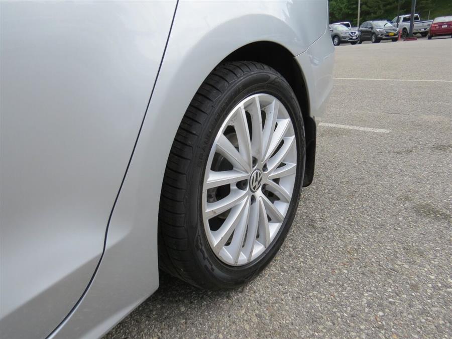 Used Volkswagen Jetta 1.8T SEL PZEV 4dr Sedan 2016 | Lake City Exports Inc. Auburn, Maine Used Volkswagen Jetta 1.8T SEL PZEV 4dr Sedan 2016 | Lake City Exports Inc. Auburn, Maine