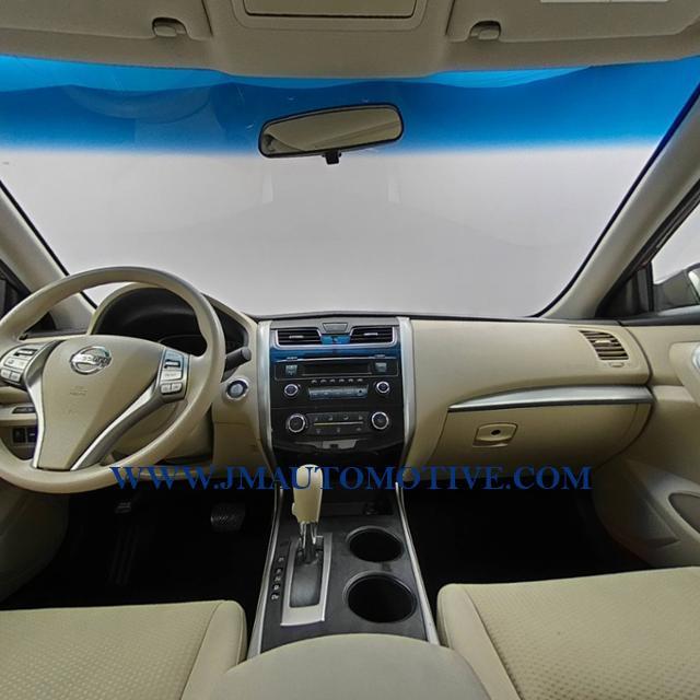 Used Nissan Altima 4dr Sdn I4 2.5 S 2015 | J&M Automotive Sls&Svc LLC. Naugatuck, Connecticut Used Nissan Altima 4dr Sdn I4 2.5 S 2015 | J&M Automotive Sls&Svc LLC. Naugatuck, Connecticut