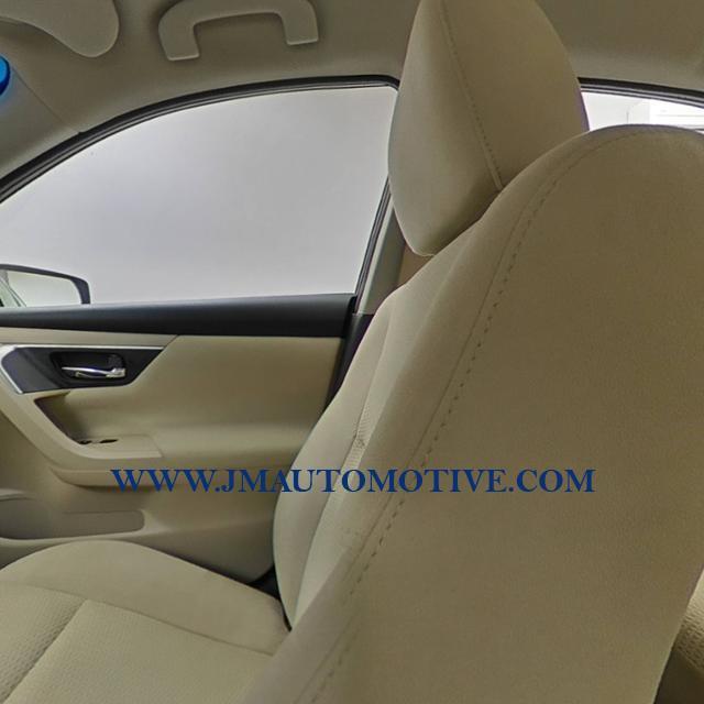 Used Nissan Altima 4dr Sdn I4 2.5 S 2015 | J&M Automotive Sls&Svc LLC. Naugatuck, Connecticut Used Nissan Altima 4dr Sdn I4 2.5 S 2015 | J&M Automotive Sls&Svc LLC. Naugatuck, Connecticut