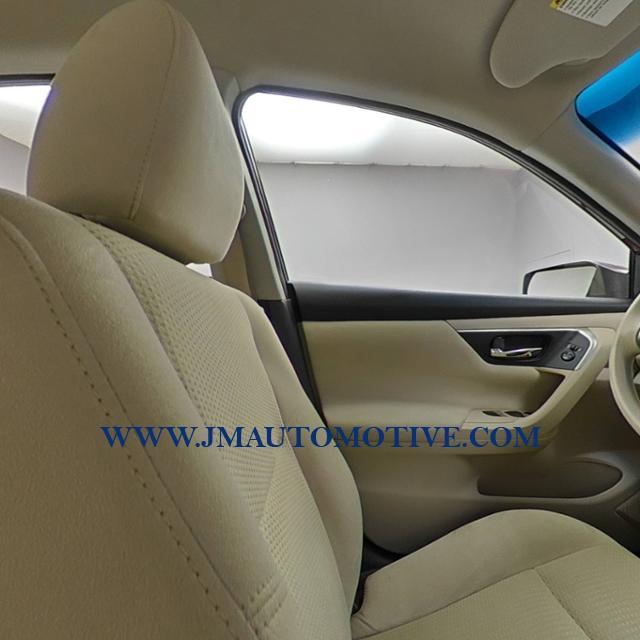 Used Nissan Altima 4dr Sdn I4 2.5 S 2015 | J&M Automotive Sls&Svc LLC. Naugatuck, Connecticut Used Nissan Altima 4dr Sdn I4 2.5 S 2015 | J&M Automotive Sls&Svc LLC. Naugatuck, Connecticut