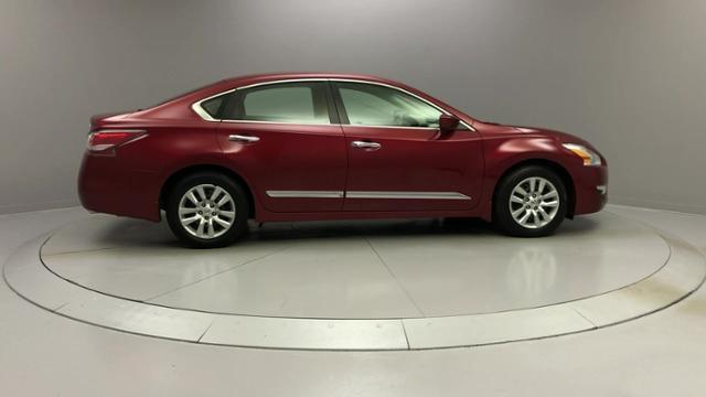 Used Nissan Altima 4dr Sdn I4 2.5 S 2015 | J&M Automotive Sls&Svc LLC. Naugatuck, Connecticut Used Nissan Altima 4dr Sdn I4 2.5 S 2015 | J&M Automotive Sls&Svc LLC. Naugatuck, Connecticut