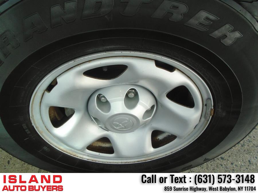 Used Toyota Tacoma V6 4x4 4dr Double Cab 5.0 ft SB 5A 2012 | Island Auto Buyers. West Babylon, New York Used Toyota Tacoma V6 4x4 4dr Double Cab 5.0 ft SB 5A 2012 | Island Auto Buyers. West Babylon, New York