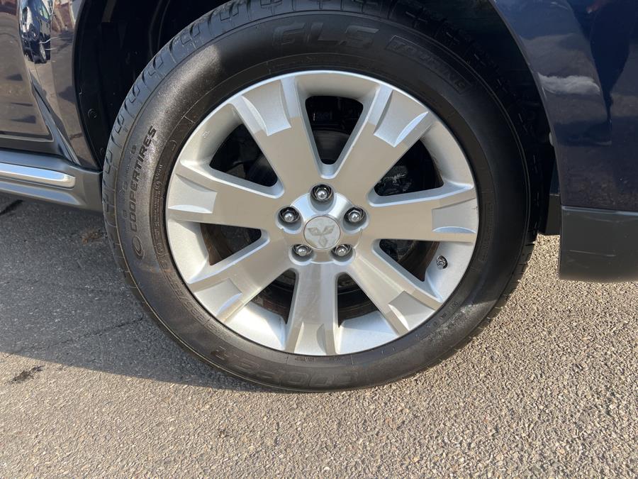 2010 Mitsubishi Outlander 4WD 4dr SE, available for sale in Springfield, Massachusetts | Absolute Motors Inc. Springfield, Massachusetts 2010 Mitsubishi Outlander 4WD 4dr SE, available for sale in Springfield, Massachusetts | Absolute Motors Inc. Springfield, Massachusetts