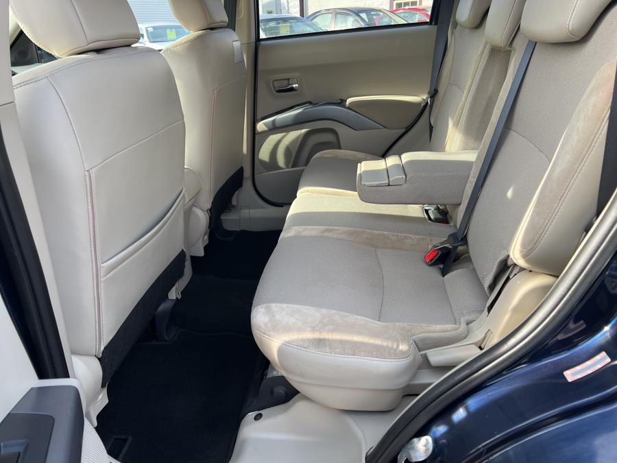 2010 Mitsubishi Outlander 4WD 4dr SE, available for sale in Springfield, Massachusetts | Absolute Motors Inc. Springfield, Massachusetts 2010 Mitsubishi Outlander 4WD 4dr SE, available for sale in Springfield, Massachusetts | Absolute Motors Inc. Springfield, Massachusetts