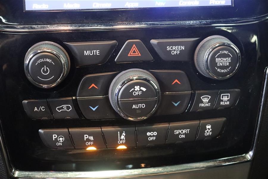 Used Jeep Grand Cherokee OVERLAND 2019 | Fast Track Motors. Paterson, New Jersey Used Jeep Grand Cherokee OVERLAND 2019 | Fast Track Motors. Paterson, New Jersey