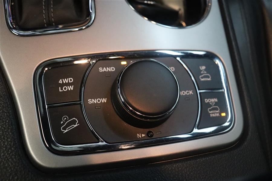 Used Jeep Grand Cherokee OVERLAND 2019 | Fast Track Motors. Paterson, New Jersey Used Jeep Grand Cherokee OVERLAND 2019 | Fast Track Motors. Paterson, New Jersey
