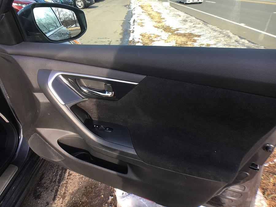 Used Nissan Altima 4dr Sdn I4 2.5 S 2013 | Smart Buy Auto Sales, LLC. Wallingford, Connecticut Used Nissan Altima 4dr Sdn I4 2.5 S 2013 | Smart Buy Auto Sales, LLC. Wallingford, Connecticut