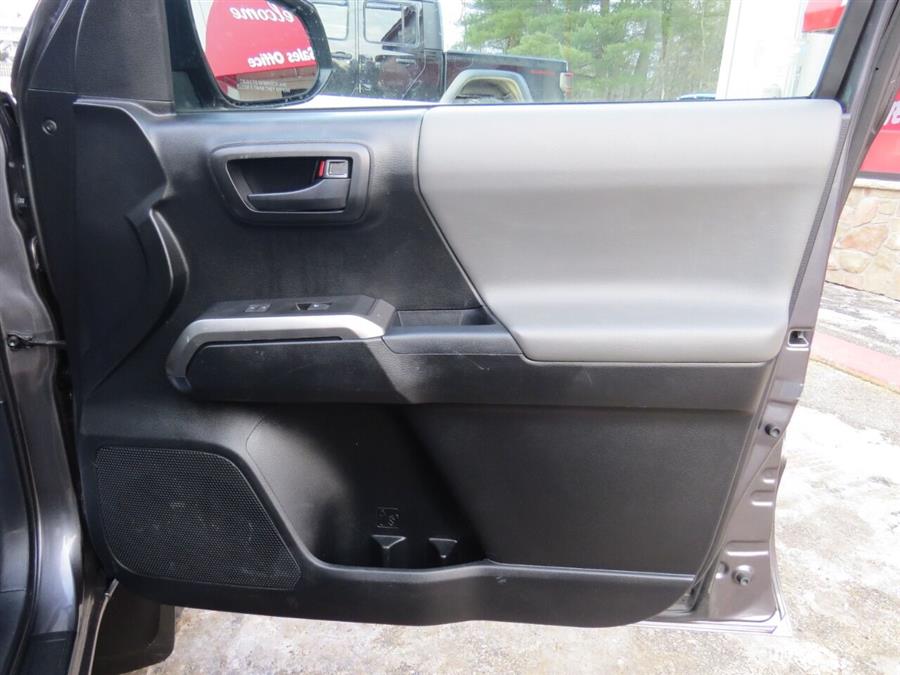 Used Toyota Tacoma SR5 V6 4x4 4dr Access Cab 6.1 ft LB 2017 | Lake City Exports Inc. Auburn, Maine Used Toyota Tacoma SR5 V6 4x4 4dr Access Cab 6.1 ft LB 2017 | Lake City Exports Inc. Auburn, Maine