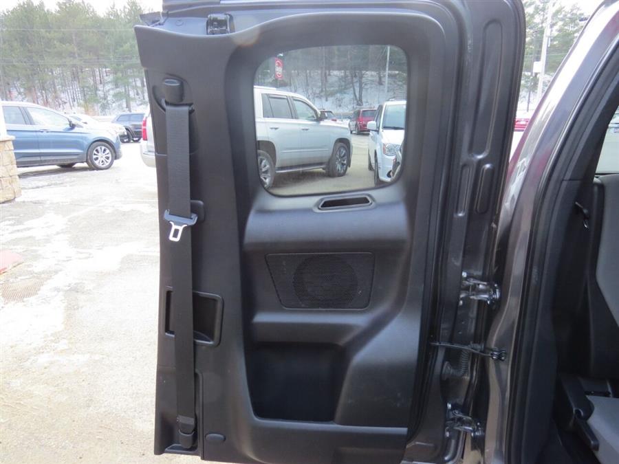 Used Toyota Tacoma SR5 V6 4x4 4dr Access Cab 6.1 ft LB 2017 | Lake City Exports Inc. Auburn, Maine Used Toyota Tacoma SR5 V6 4x4 4dr Access Cab 6.1 ft LB 2017 | Lake City Exports Inc. Auburn, Maine
