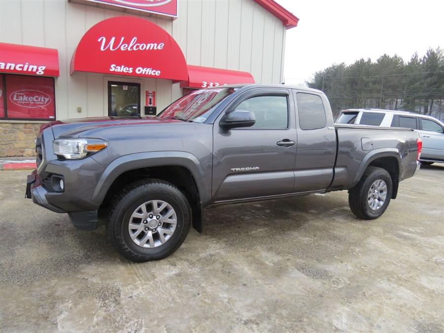 Used Toyota Tacoma SR5 V6 4x4 4dr Access Cab 6.1 ft LB 2017 | Lake City Exports Inc. Auburn, Maine Used Toyota Tacoma SR5 V6 4x4 4dr Access Cab 6.1 ft LB 2017 | Lake City Exports Inc. Auburn, Maine