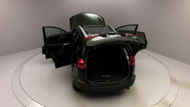 Used Toyota Rav4 AWD 4dr XLE 2013 | J&M Automotive Sls&Svc LLC. Naugatuck, Connecticut Used Toyota Rav4 AWD 4dr XLE 2013 | J&M Automotive Sls&Svc LLC. Naugatuck, Connecticut