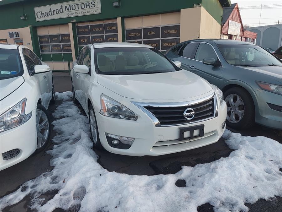 2013 Nissan Altima 4dr Sdn I4 2.5 SV, available for sale in West Hartford, Connecticut | Chadrad Motors llc. West Hartford, Connecticut