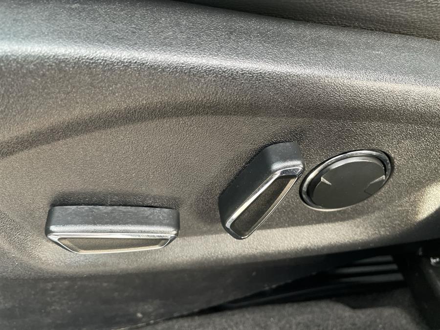 Used Ford Explorer 4WD 4dr Limited 2016 | Wiz Leasing Inc. Stratford, Connecticut Used Ford Explorer 4WD 4dr Limited 2016 | Wiz Leasing Inc. Stratford, Connecticut