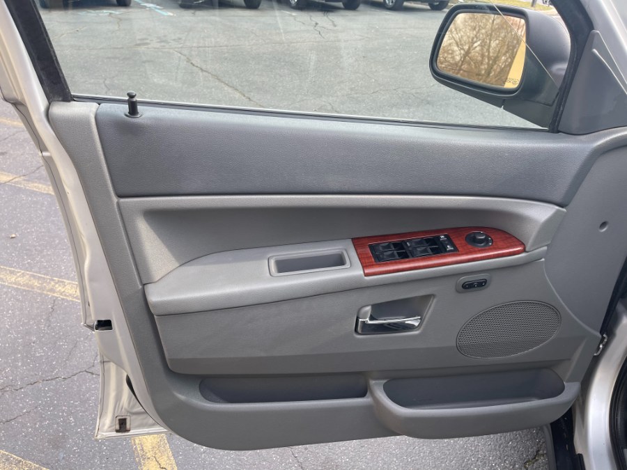 2005 Jeep Grand Cherokee 4dr Limited 4WD, available for sale in Huntington Station, New York | My Auto Inc.. Huntington Station, New York 2005 Jeep Grand Cherokee 4dr Limited 4WD, available for sale in Huntington Station, New York | My Auto Inc.. Huntington Station, New York