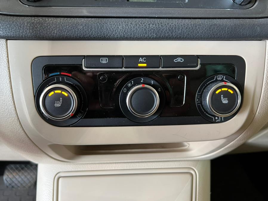 2012 Volkswagen Tiguan 4WD 4dr Auto SE w/Sunroof & Nav, available for sale in West Hartford, Connecticut | AutoMax. West Hartford, Connecticut 2012 Volkswagen Tiguan 4WD 4dr Auto SE w/Sunroof & Nav, available for sale in West Hartford, Connecticut | AutoMax. West Hartford, Connecticut