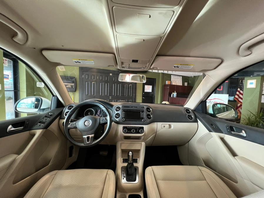 2012 Volkswagen Tiguan 4WD 4dr Auto SE w/Sunroof & Nav, available for sale in West Hartford, Connecticut | AutoMax. West Hartford, Connecticut 2012 Volkswagen Tiguan 4WD 4dr Auto SE w/Sunroof & Nav, available for sale in West Hartford, Connecticut | AutoMax. West Hartford, Connecticut