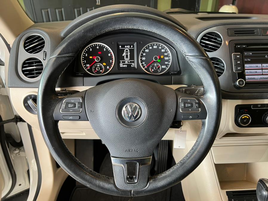 2012 Volkswagen Tiguan 4WD 4dr Auto SE w/Sunroof & Nav, available for sale in West Hartford, Connecticut | AutoMax. West Hartford, Connecticut 2012 Volkswagen Tiguan 4WD 4dr Auto SE w/Sunroof & Nav, available for sale in West Hartford, Connecticut | AutoMax. West Hartford, Connecticut