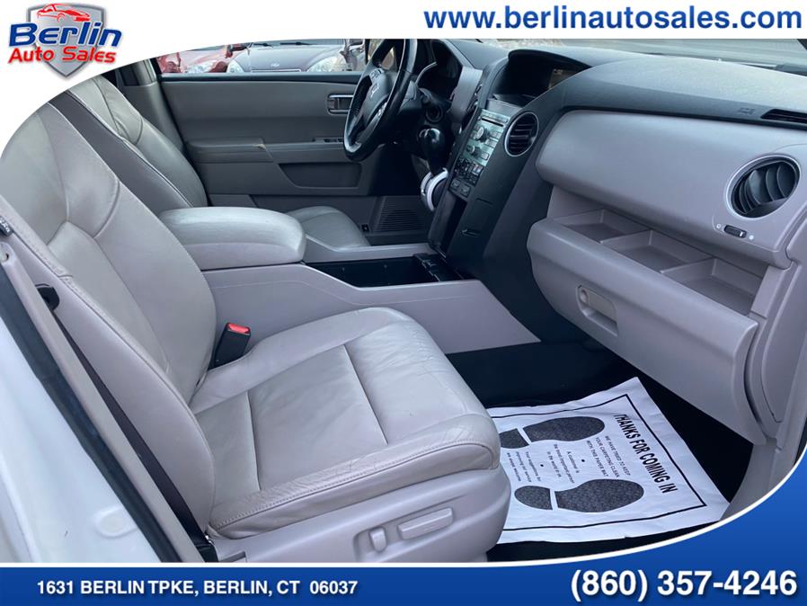 2009 Honda Pilot 4WD 4dr EX-L, available for sale in Berlin, Connecticut | Berlin Auto Sales LLC. Berlin, Connecticut 2009 Honda Pilot 4WD 4dr EX-L, available for sale in Berlin, Connecticut | Berlin Auto Sales LLC. Berlin, Connecticut