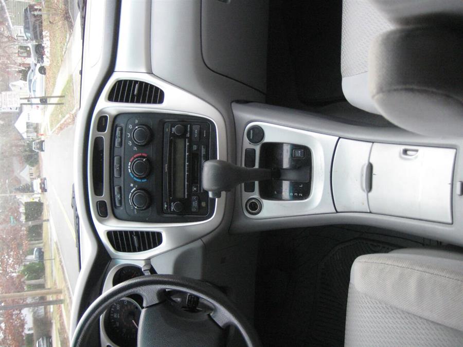 2004 Toyota Highlander Base AWD 4dr SUV V6 w/3rd Row, available for sale in Massapequa, New York | Rite Choice Auto Inc.. Massapequa, New York 2004 Toyota Highlander Base AWD 4dr SUV V6 w/3rd Row, available for sale in Massapequa, New York | Rite Choice Auto Inc.. Massapequa, New York