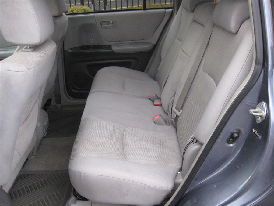 2004 Toyota Highlander Base AWD 4dr SUV V6 w/3rd Row, available for sale in Massapequa, New York | Rite Choice Auto Inc.. Massapequa, New York 2004 Toyota Highlander Base AWD 4dr SUV V6 w/3rd Row, available for sale in Massapequa, New York | Rite Choice Auto Inc.. Massapequa, New York