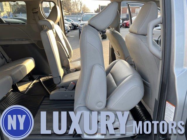 Used Toyota Sienna XLE Auto Access Seat 2018 | NY Luxury Motors. Elmont, New York Used Toyota Sienna XLE Auto Access Seat 2018 | NY Luxury Motors. Elmont, New York
