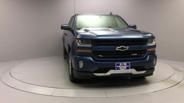 2017 Chevrolet Silverado 1500 4WD Double Cab 143.5 LT w/2LT, available for sale in Naugatuck, Connecticut | J&M Automotive Sls&Svc LLC. Naugatuck, Connecticut 2017 Chevrolet Silverado 1500 4WD Double Cab 143.5 LT w/2LT, available for sale in Naugatuck, Connecticut | J&M Automotive Sls&Svc LLC. Naugatuck, Connecticut