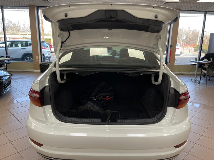 Used Volkswagen Jetta R-Line Auto w/SULEV 2019 | Power Motors East. Massapequa Park, New York Used Volkswagen Jetta R-Line Auto w/SULEV 2019 | Power Motors East. Massapequa Park, New York