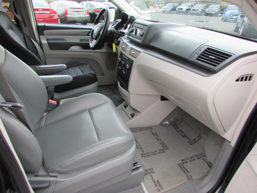 2012 Volkswagen Routan 4dr Wgn SE, available for sale in East Windsor, Connecticut | United Auto Sales of E Windsor, Inc. East Windsor, Connecticut 2012 Volkswagen Routan 4dr Wgn SE, available for sale in East Windsor, Connecticut | United Auto Sales of E Windsor, Inc. East Windsor, Connecticut