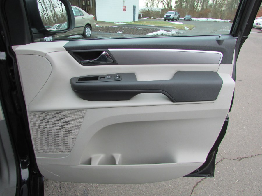 2012 Volkswagen Routan 4dr Wgn SE, available for sale in East Windsor, Connecticut | United Auto Sales of E Windsor, Inc. East Windsor, Connecticut 2012 Volkswagen Routan 4dr Wgn SE, available for sale in East Windsor, Connecticut | United Auto Sales of E Windsor, Inc. East Windsor, Connecticut