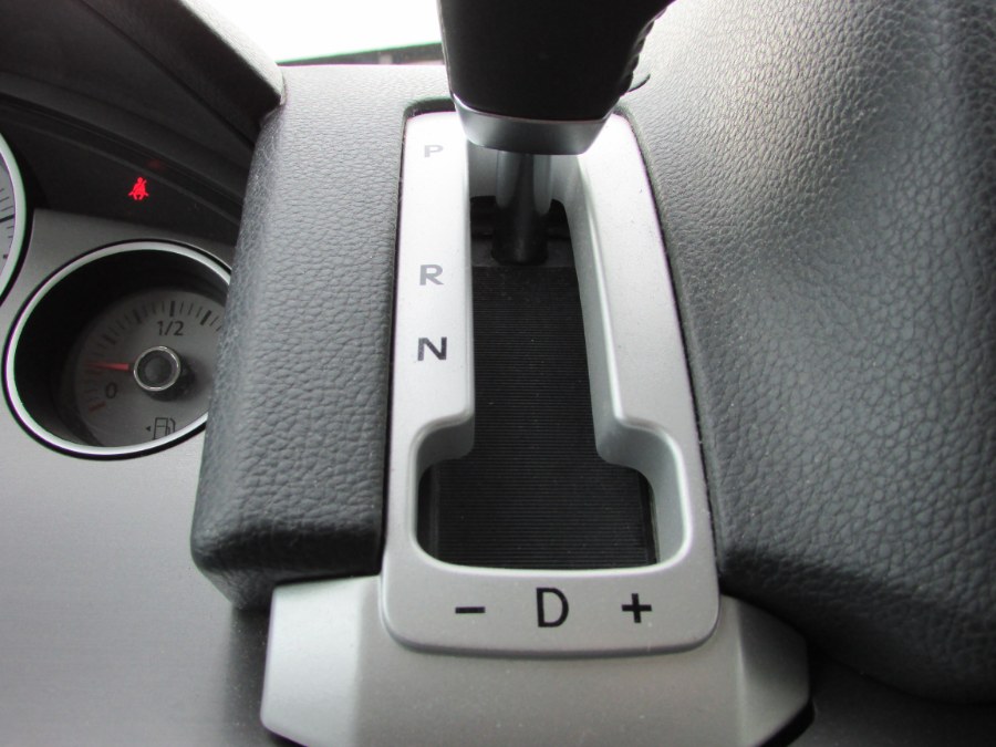 2012 Volkswagen Routan 4dr Wgn SE, available for sale in East Windsor, Connecticut | United Auto Sales of E Windsor, Inc. East Windsor, Connecticut 2012 Volkswagen Routan 4dr Wgn SE, available for sale in East Windsor, Connecticut | United Auto Sales of E Windsor, Inc. East Windsor, Connecticut