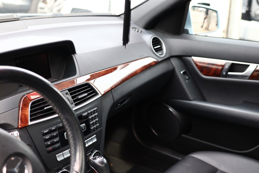 Used Mercedes-Benz C-Class 4dr Sdn C300 Luxury 4MATIC 2013 | Hillside Auto Mall Inc.. Jamaica, New York Used Mercedes-Benz C-Class 4dr Sdn C300 Luxury 4MATIC 2013 | Hillside Auto Mall Inc.. Jamaica, New York