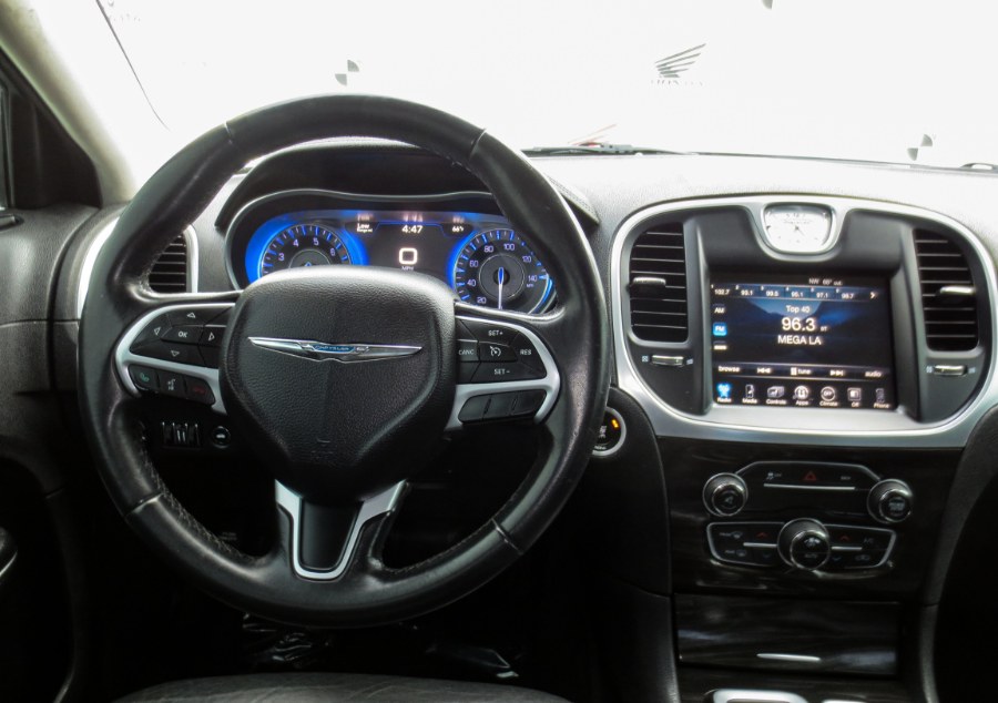 Used Chrysler 300 4dr Sdn Limited RWD 2015 | Auto Max Of Santa Ana. Santa Ana, California