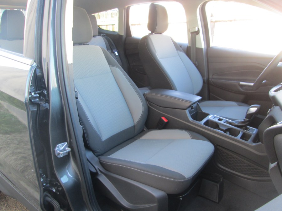 2019 Ford Escape SE 4WD, available for sale in Levittown, Pennsylvania | Levittown Auto. Levittown, Pennsylvania 2019 Ford Escape SE 4WD, available for sale in Levittown, Pennsylvania | Levittown Auto. Levittown, Pennsylvania