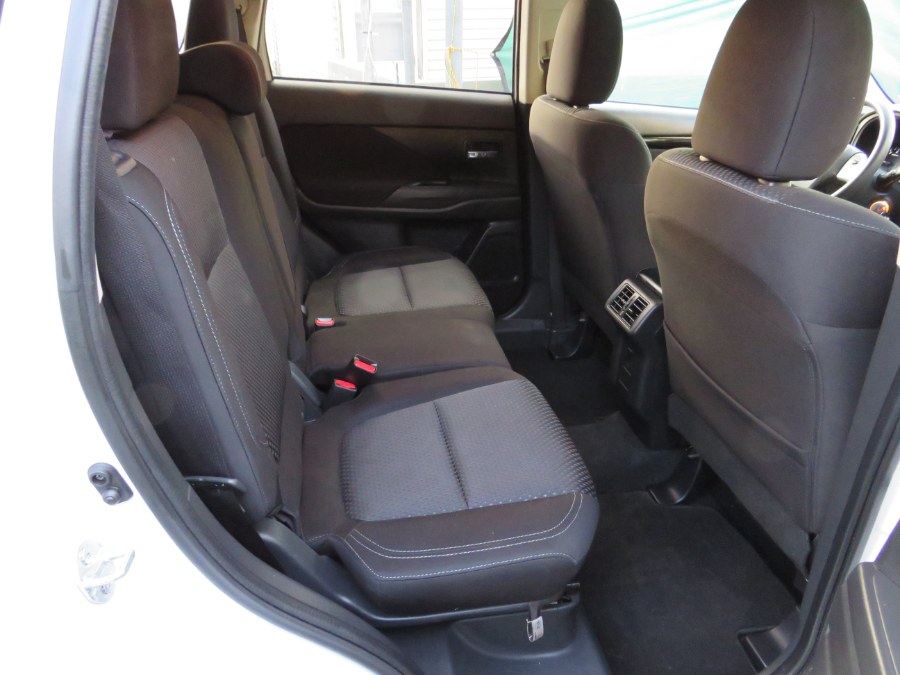 2019 Mitsubishi Outlander ES AWD 7 Passenger, available for sale in Middle Village, New York | Road Masters II INC. Middle Village, New York 2019 Mitsubishi Outlander ES AWD 7 Passenger, available for sale in Middle Village, New York | Road Masters II INC. Middle Village, New York